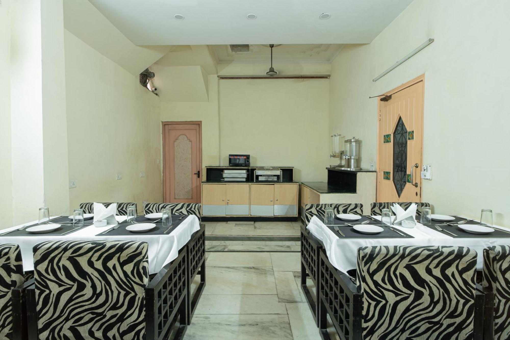 Hotel Sunstar Residency Delhi  Exteriör bild