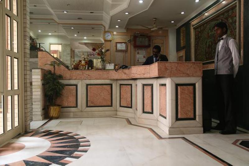 Hotel Sunstar Residency Delhi  Exteriör bild