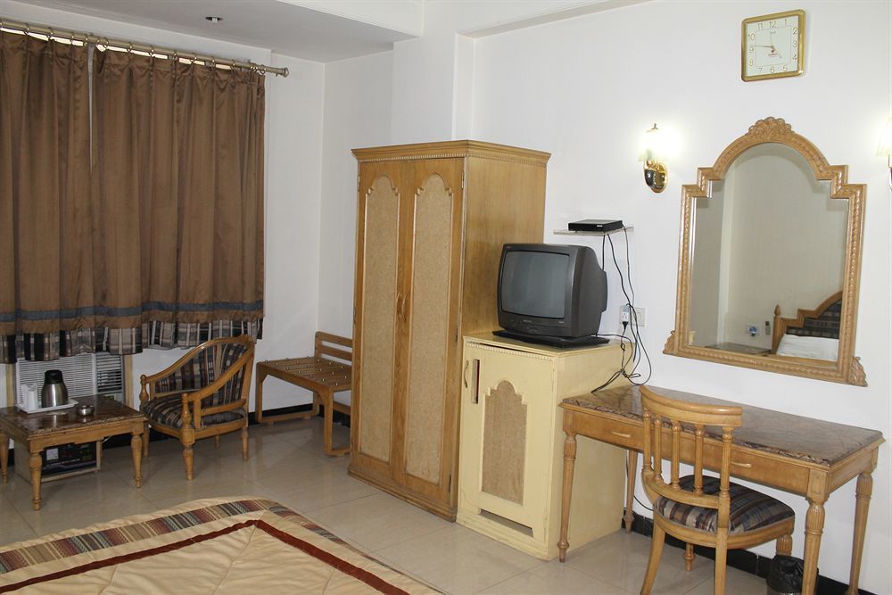 Hotel Sunstar Residency Delhi  Exteriör bild
