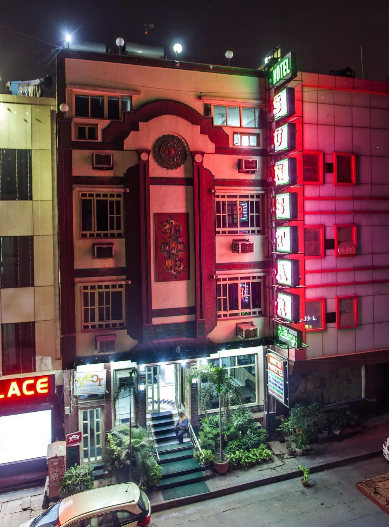 Hotel Sunstar Residency Delhi  Exteriör bild