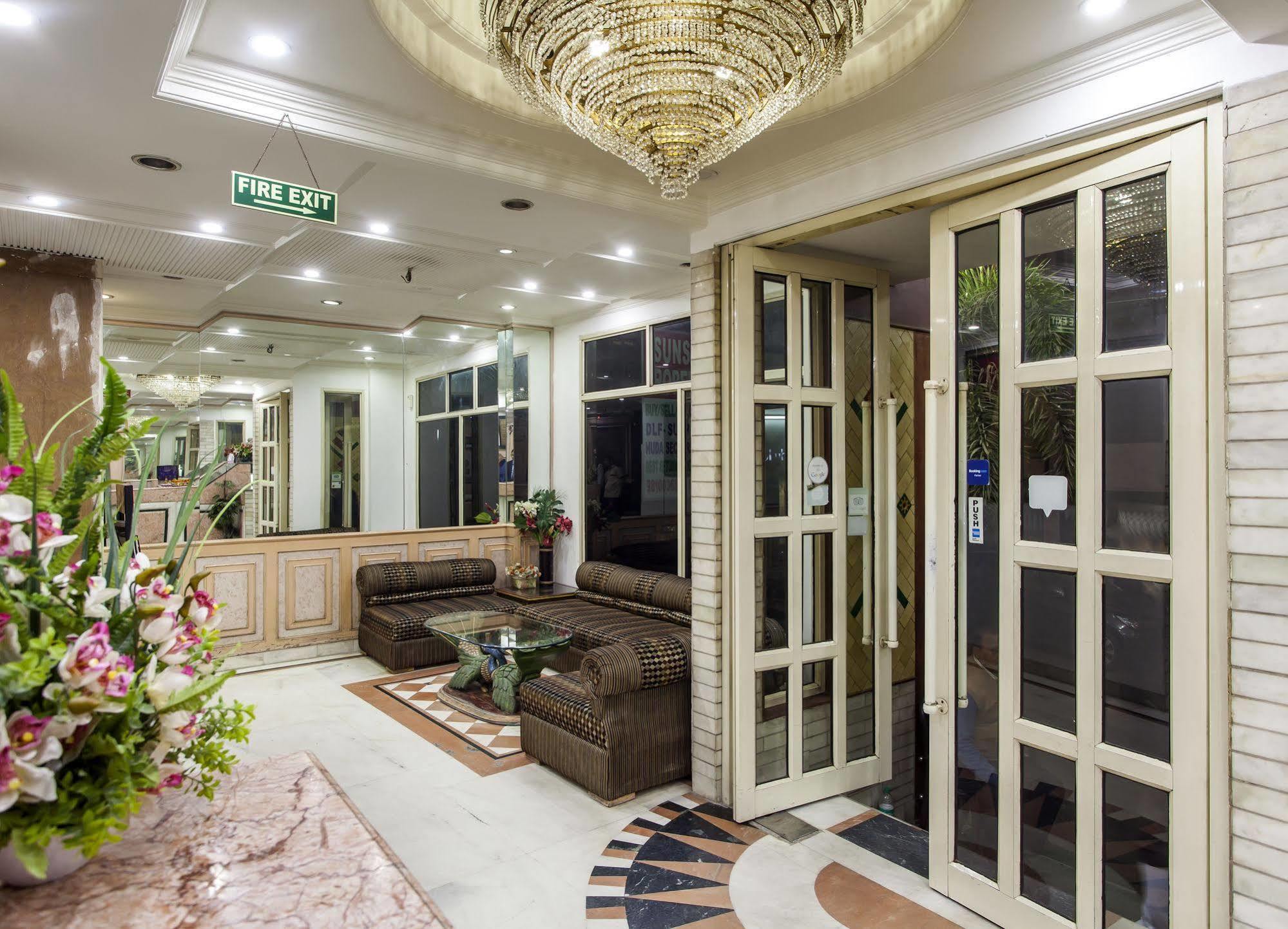 Hotel Sunstar Residency Delhi  Exteriör bild