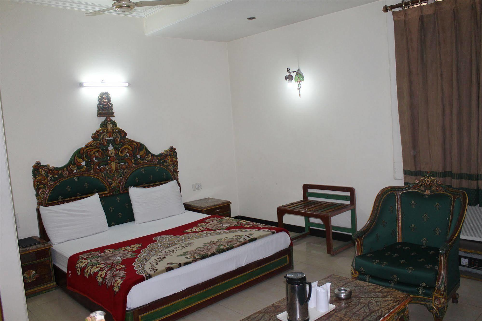 Hotel Sunstar Residency Delhi  Exteriör bild